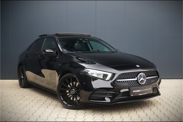 Mercedes-Benz A-Klasse 250 e Premium Plus AMG Line | Panoramadak | Burmester | Ambiance Verlichting | Keyless | Camera | Night Pakket | BTW | Automaat | Leer | Cruise Control |