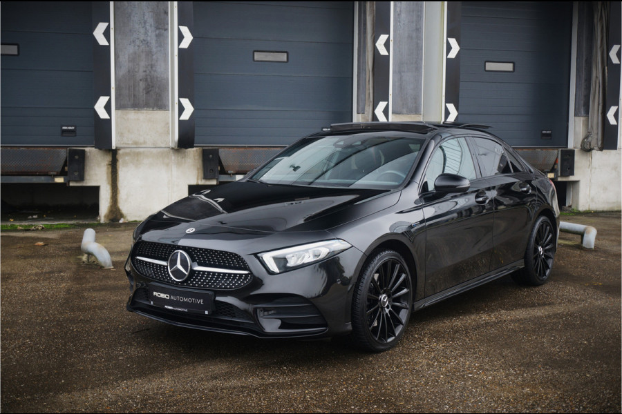 Mercedes-Benz A-Klasse 250 e Premium Plus AMG Line | Panoramadak | Burmester | Ambiance Verlichting | Keyless | Camera | Night Pakket | BTW | Automaat | Leer | Cruise Control |