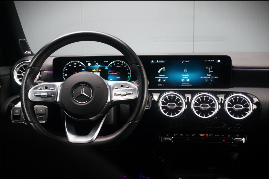 Mercedes-Benz A-Klasse 250 e Premium Plus AMG Line | Panoramadak | Burmester | Ambiance Verlichting | Keyless | Camera | Night Pakket | BTW | Automaat | Leer | Cruise Control |