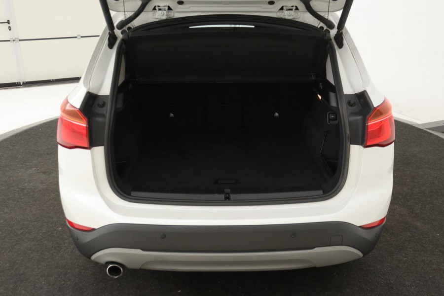 BMW X1 sDrive18i | Stoelverwarming | PDC | Bluetooth | Airco