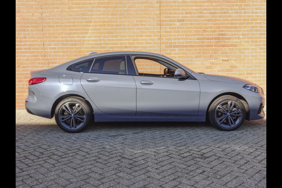 BMW 2 Serie Gran Coupé 218i Corporate High Executive | Demo | Navigatie | Carplay/Android Auto  | Head-up Dislpay | Blind Spot Assist | Adaptive Cruise Control | Camera | Parkeersensoren | Virtual Cockpit  | Ledverlichting Sfeerverlichting | Hifi systeem