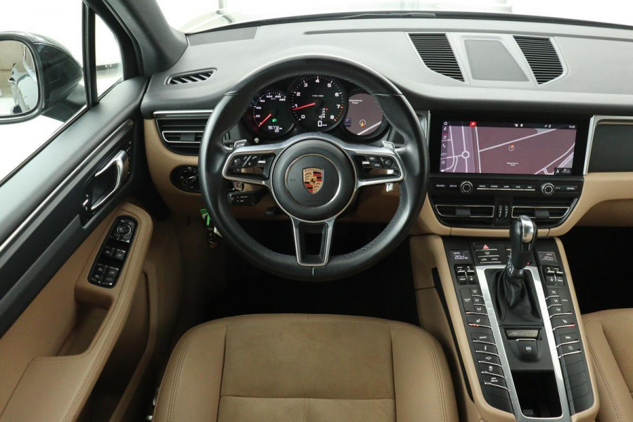 Porsche Macan 2.0 | Luchtvering | Leder/Alcantara | Full LED | Stoelverwarming | Navigatie | Memory | 21 inch | PDC | Sportstuur