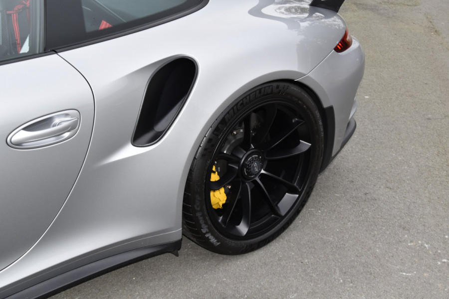 Porsche 911 GT3 RS 4.0 | KERAMISCH | LIFTING | CARBON SEATS | GT-SILVER+PPF | CLUBSPORT | CARBON KUIPSTOEL | 90L TANK | CRUISE CONTROL | SOU