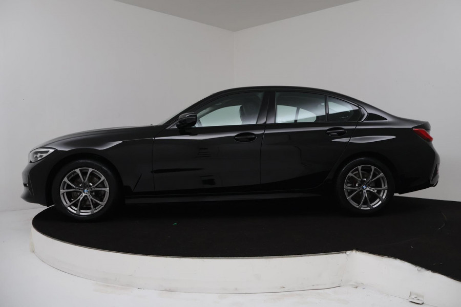 BMW 3-serie 320i Executive Edition Automaat (NAVIGATIE, CARPLAY, LEDER, 1e EIGENAAR, DEALER ONDERHOUDEN)