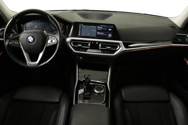 BMW 3-serie 320i Executive Edition Automaat (NAVIGATIE, CARPLAY, LEDER, 1e EIGENAAR, DEALER ONDERHOUDEN)