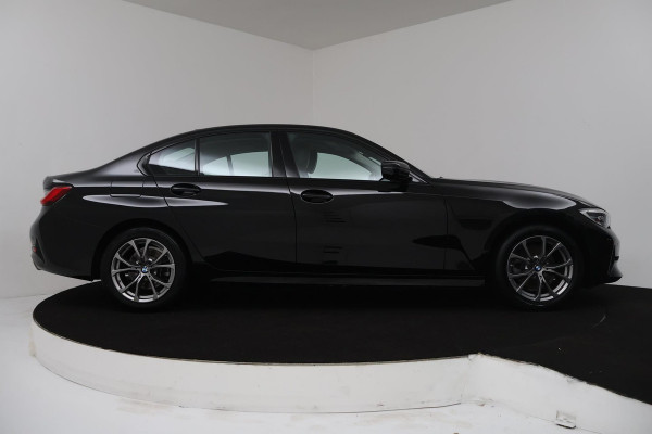 BMW 3-serie 320i Executive Edition Automaat (NAVIGATIE, CARPLAY, LEDER, 1e EIGENAAR, DEALER ONDERHOUDEN)