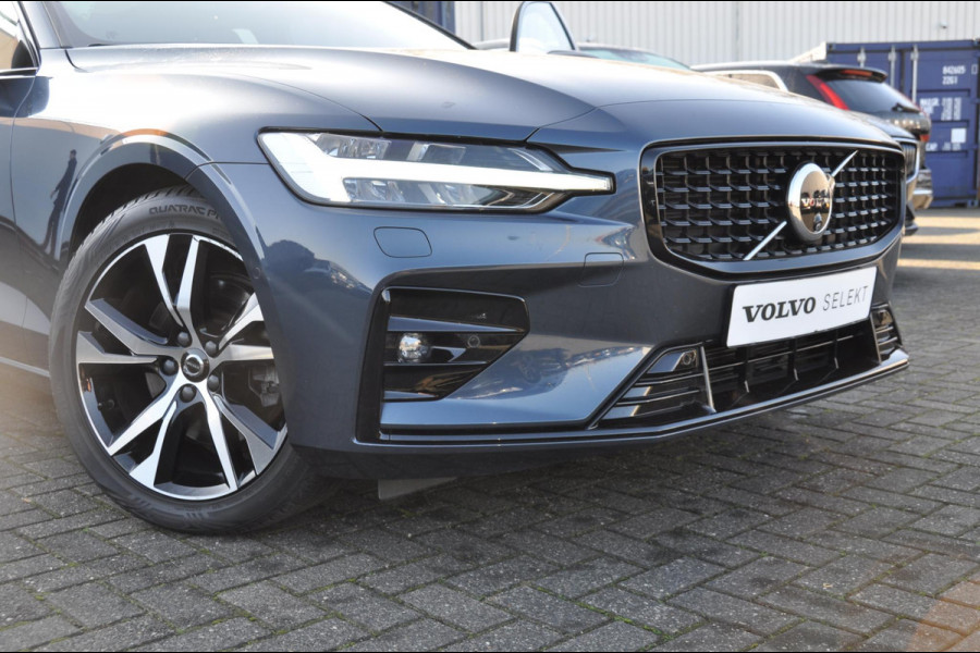 Volvo V60 163pk B3 Ultimate Dark / Adoptieve Cruise control / Pilot Assist / Semi elektrische trekhaak / 360 camera / Apple Carplay/ Panoramisch schuif-kanteldak / Stoel- en stuurwielverwarming/ Elektrisch verstelbare stoelen met geheugen /