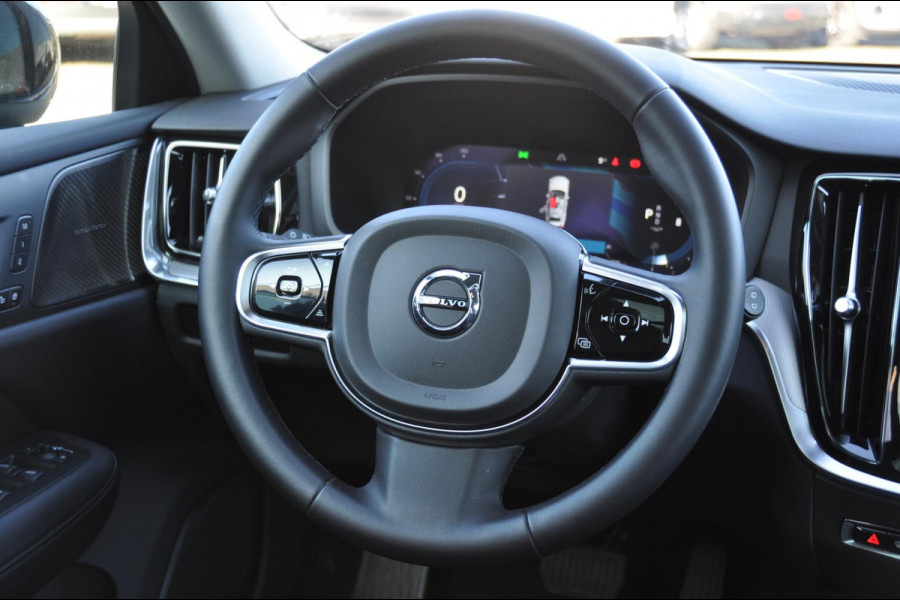 Volvo V60 163pk B3 Ultimate Dark / Adoptieve Cruise control / Pilot Assist / Semi elektrische trekhaak / 360 camera / Apple Carplay/ Panoramisch schuif-kanteldak / Stoel- en stuurwielverwarming/ Elektrisch verstelbare stoelen met geheugen /