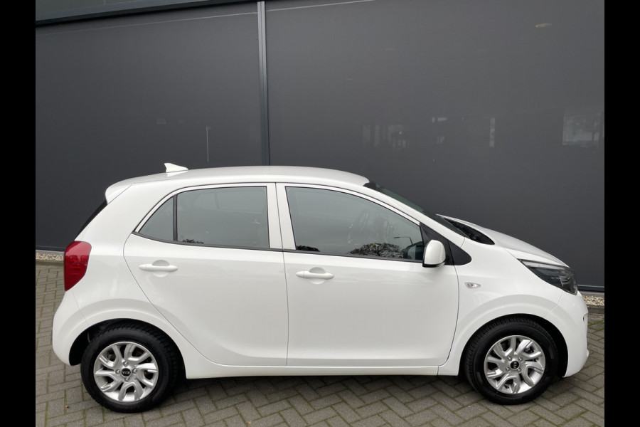 Kia Picanto 1.0 MPi DynamicPlusLine Climate control - Cruise control - Navi - A-uitrijcamera - MF-lederen stuurwiel - Ramen E-voor en achter - Apple CP/Android auto - A-bank in delen neerklapbaar