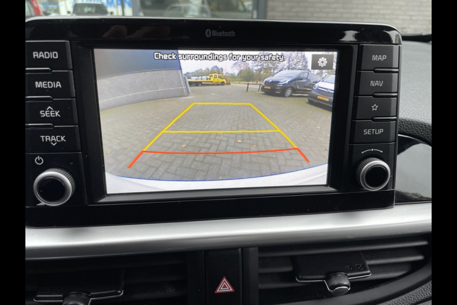 Kia Picanto 1.0 MPi DynamicPlusLine Climate control - Cruise control - Navi - A-uitrijcamera - MF-lederen stuurwiel - Ramen E-voor en achter - Apple CP/Android auto - A-bank in delen neerklapbaar