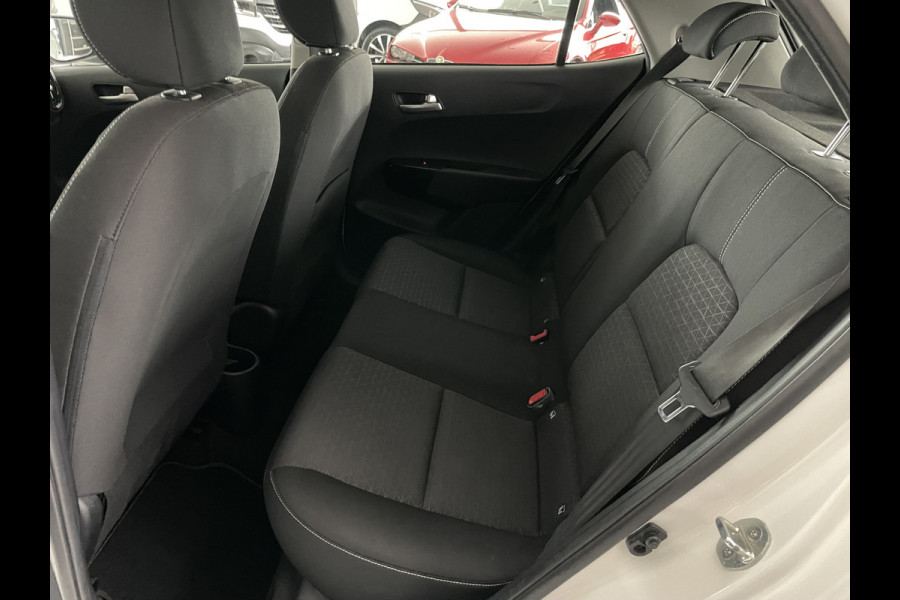 Kia Picanto 1.0 MPi DynamicPlusLine Climate control - Cruise control - Navi - A-uitrijcamera - MF-lederen stuurwiel - Ramen E-voor en achter - Apple CP/Android auto - A-bank in delen neerklapbaar