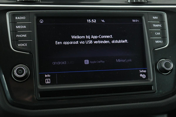 Volkswagen Tiguan 1.4 TSI Connected Series | Leder | Trekhaak | Camera | Carplay | Park Assist | Full LED | Climate control | Cruise control