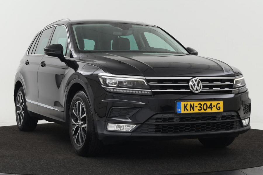 Volkswagen Tiguan 1.4 TSI Connected Series | Leder | Trekhaak | Camera | Carplay | Park Assist | Full LED | Climate control | Cruise control