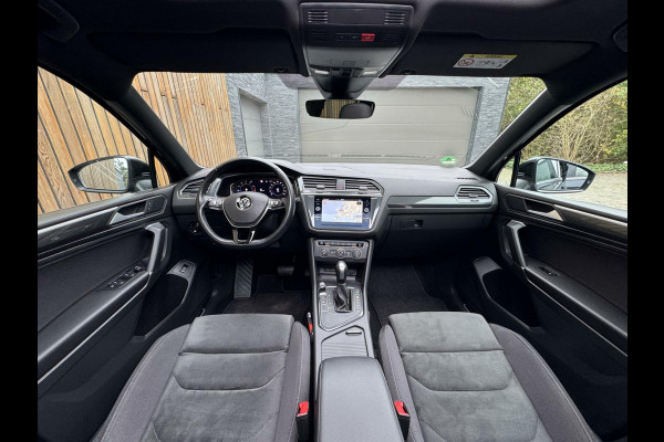 Volkswagen Tiguan Allspace 1.5 TSI R-line Automaat | Panoramadak | Stoelverwarming | Velours bekleding | LED verlichting | Dodehoek detectie | 20 inch lich