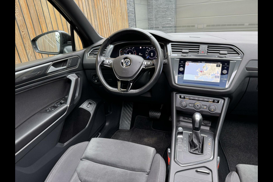 Volkswagen Tiguan Allspace 1.5 TSI R-line Automaat | Panoramadak | Stoelverwarming | Velours bekleding | LED verlichting | Dodehoek detectie | 20 inch lich