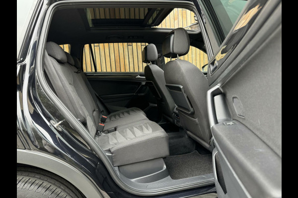 Volkswagen Tiguan Allspace 1.5 TSI R-line Automaat | Panoramadak | Stoelverwarming | Velours bekleding | LED verlichting | Dodehoek detectie | 20 inch lich