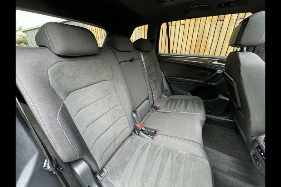 Volkswagen Tiguan Allspace 1.5 TSI R-line Automaat | Panoramadak | Stoelverwarming | Velours bekleding | LED verlichting | Dodehoek detectie | 20 inch lich