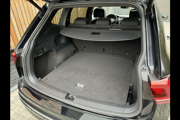 Volkswagen Tiguan Allspace 1.5 TSI R-line Automaat | Panoramadak | Stoelverwarming | Velours bekleding | LED verlichting | Dodehoek detectie | 20 inch lich