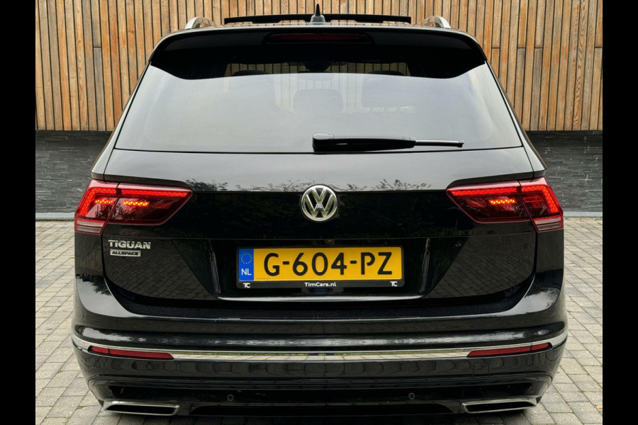 Volkswagen Tiguan Allspace 1.5 TSI R-line Automaat | Panoramadak | Stoelverwarming | Velours bekleding | LED verlichting | Dodehoek detectie | 20 inch lich