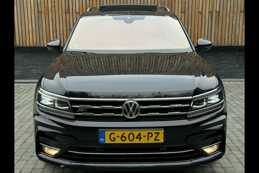 Volkswagen Tiguan Allspace 1.5 TSI R-line Automaat | Panoramadak | Stoelverwarming | Velours bekleding | LED verlichting | Dodehoek detectie | 20 inch lich