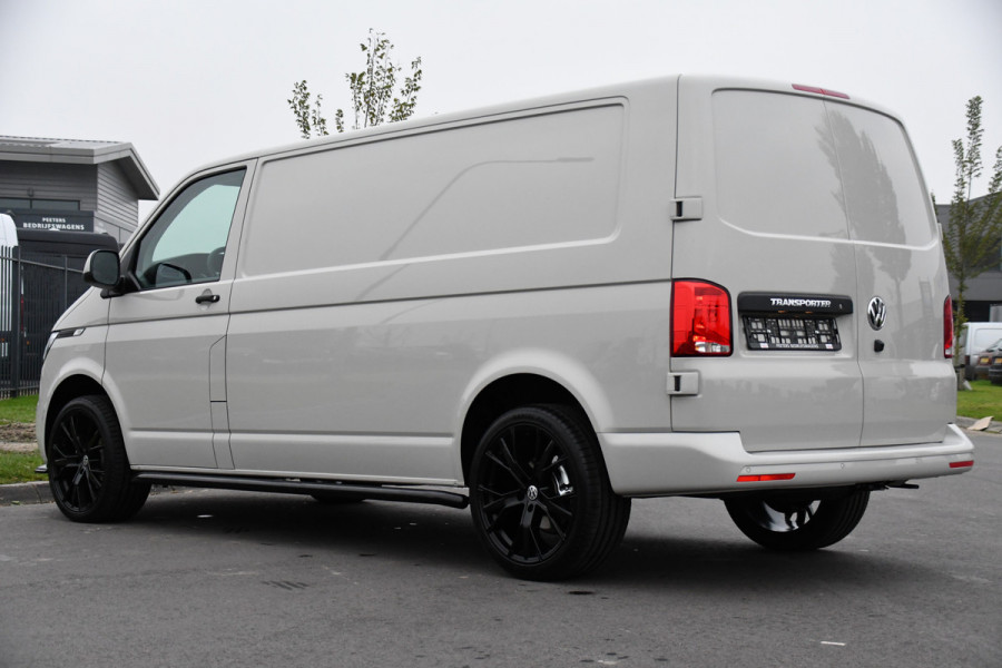 Volkswagen Transporter 2.0 TDI L2H1 30 Bulli Edition Camera, Cruise, Carplay, LED, Automaat, Sensoren, Multimedia, UNIEK!