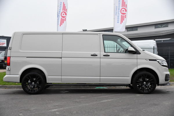 Volkswagen Transporter 2.0 TDI L2H1 30 Bulli Edition Camera, Cruise, Carplay, LED, Automaat, Sensoren, Multimedia, UNIEK!