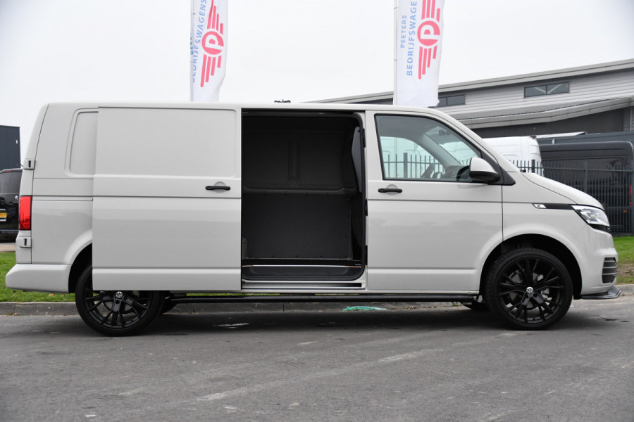 Volkswagen Transporter 2.0 TDI L2H1 30 Bulli Edition Camera, Cruise, Carplay, LED, Automaat, Sensoren, Multimedia, UNIEK!