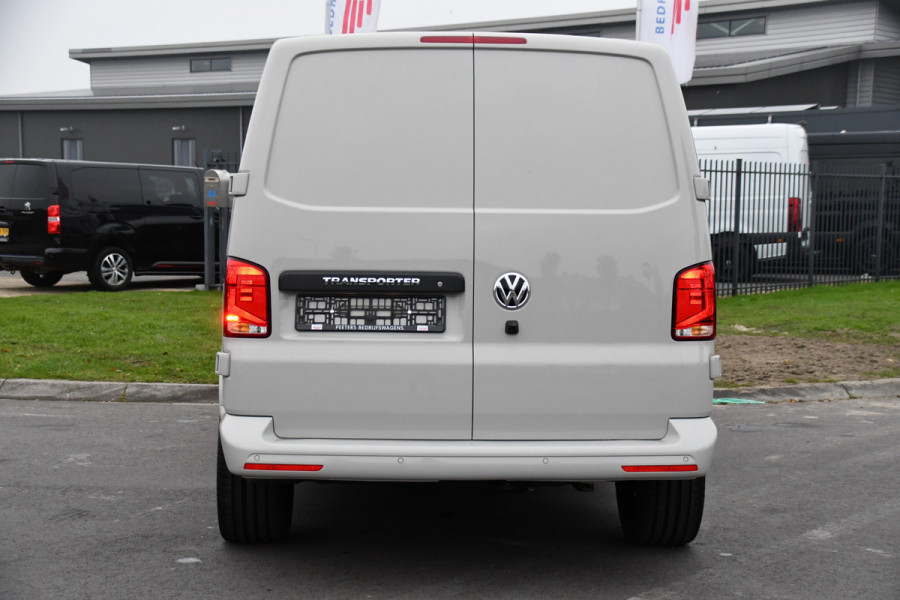 Volkswagen Transporter 2.0 TDI L2H1 30 Bulli Edition Camera, Cruise, Carplay, LED, Automaat, Sensoren, Multimedia, UNIEK!