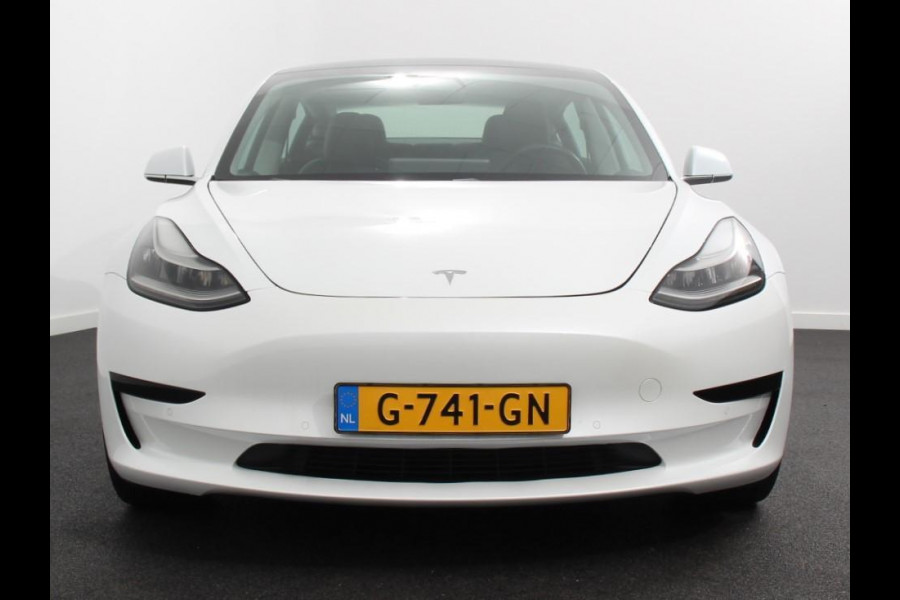 Tesla Model 3 RWD 60 kWh Standard Range Plus | Navigatie | Panorama dak | 360 camera | Parkeersensoren | Stoelverwarming | 19" lichtmetalen velgen | Ledverlichting Leder | Climate Control |