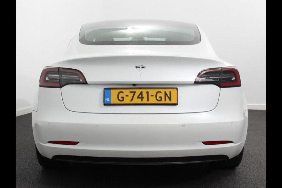 Tesla Model 3 RWD 60 kWh Standard Range Plus | Navigatie | Panorama dak | 360 camera | Parkeersensoren | Stoelverwarming | 19" lichtmetalen velgen | Ledverlichting Leder | Climate Control |