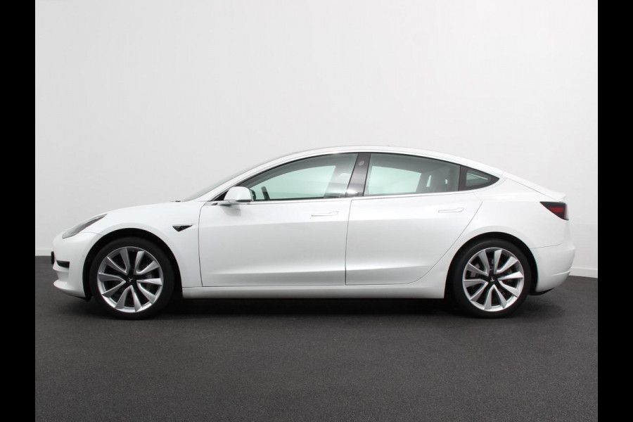 Tesla Model 3 RWD 60 kWh Standard Range Plus | Navigatie | Panorama dak | 360 camera | Parkeersensoren | Stoelverwarming | 19" lichtmetalen velgen | Ledverlichting Leder | Climate Control |