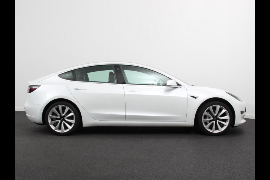 Tesla Model 3 RWD 60 kWh Standard Range Plus | Navigatie | Panorama dak | 360 camera | Parkeersensoren | Stoelverwarming | 19" lichtmetalen velgen | Ledverlichting Leder | Climate Control |