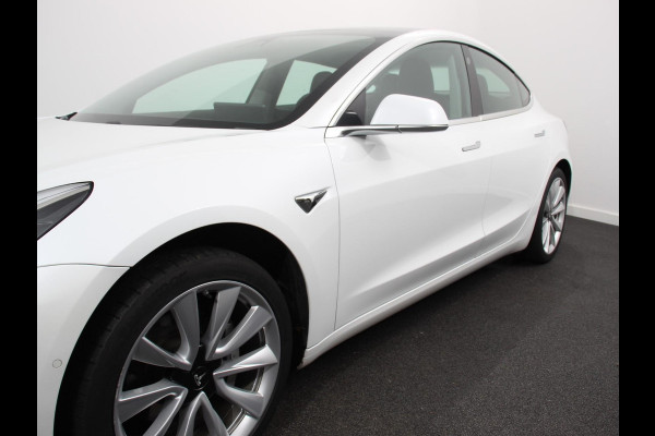 Tesla Model 3 RWD 60 kWh Standard Range Plus | Navigatie | Panorama dak | 360 camera | Parkeersensoren | Stoelverwarming | 19" lichtmetalen velgen | Ledverlichting Leder | Climate Control |