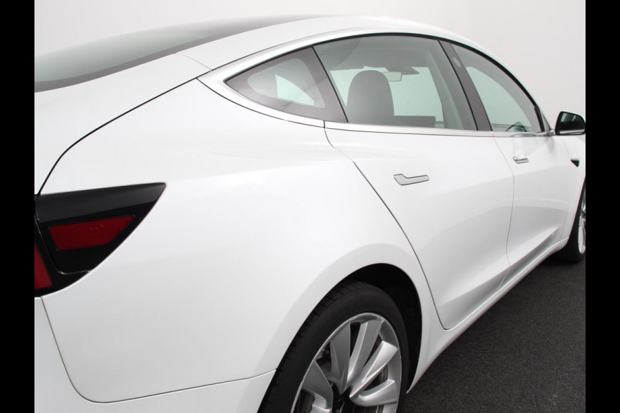 Tesla Model 3 RWD 60 kWh Standard Range Plus | Navigatie | Panorama dak | 360 camera | Parkeersensoren | Stoelverwarming | 19" lichtmetalen velgen | Ledverlichting Leder | Climate Control |