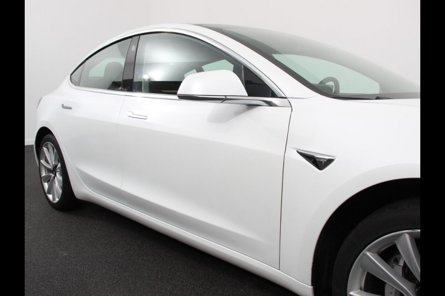 Tesla Model 3 RWD 60 kWh Standard Range Plus | Navigatie | Panorama dak | 360 camera | Parkeersensoren | Stoelverwarming | 19" lichtmetalen velgen | Ledverlichting Leder | Climate Control |