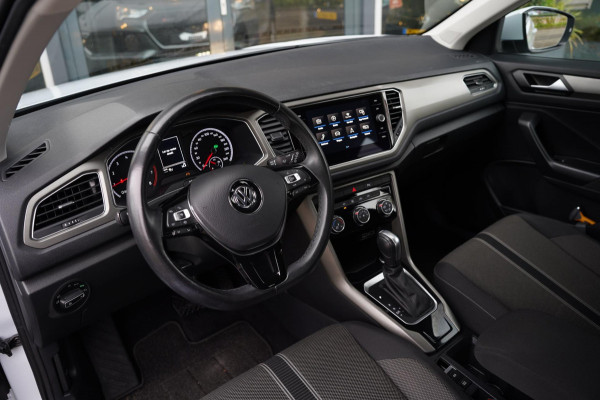 Volkswagen T-Roc 1.5 TSI Style Business / Adaptive / CarPlay / El. kofferbak / Sensoren / Navigatie