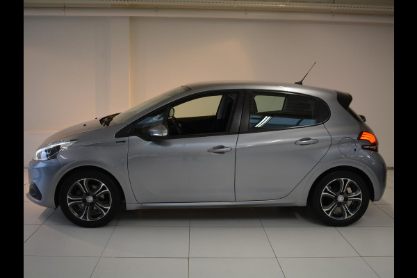 Peugeot 208 1.2 82pk Signature | Navigatie | Parkeersensoren achter | AppleCarplay |