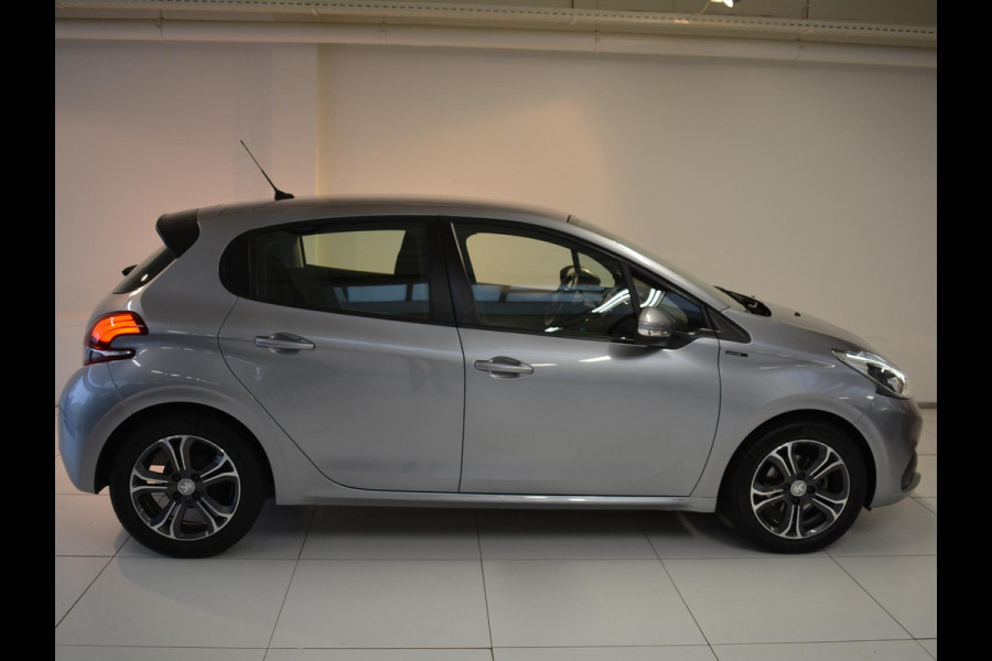 Peugeot 208 1.2 82pk Signature | Navigatie | Parkeersensoren achter | AppleCarplay |