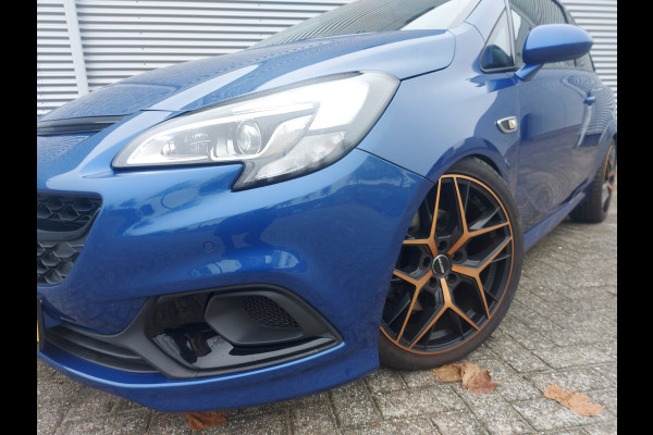 Opel Corsa 1.6 Turbo OPC Nurnberg Edit. airco,cruisecontrol,parkeersensoren achter,panoramadak,