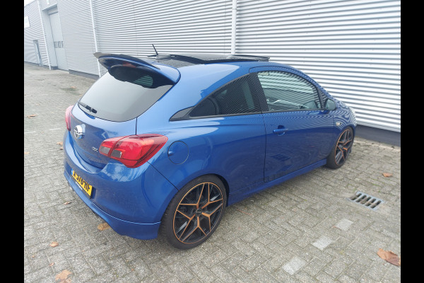 Opel Corsa 1.6 Turbo OPC Nurnberg Edit. airco,cruisecontrol,parkeersensoren achter,panoramadak,