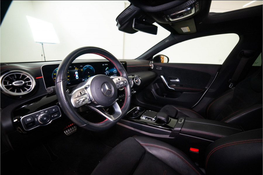 Mercedes-Benz CLA-Klasse 220 Premium+ AMG 191PK | Pano | Sfeer | Carplay | AR | 12 MND Garantie