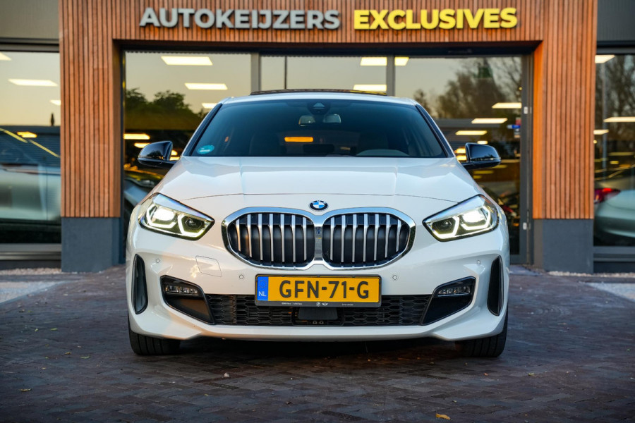 BMW 1-serie 118i Introduction Edition M Pakket Panodak Leer DAB+ Navigatie Stoel Stuurverw.