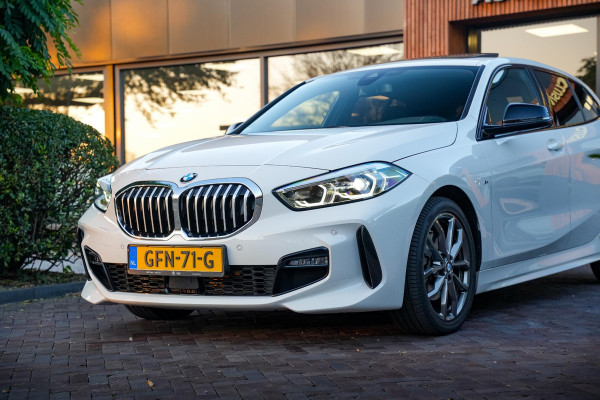 BMW 1-serie 118i Introduction Edition M Pakket Panodak Leer DAB+ Navigatie Stoel Stuurverw.