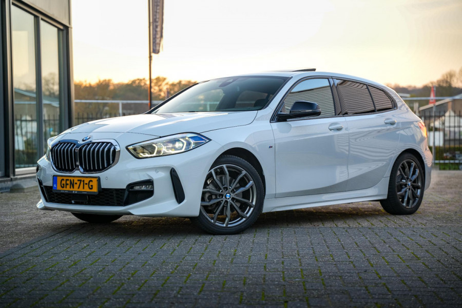 BMW 1-serie 118i Introduction Edition M Pakket Panodak Leer DAB+ Navigatie Stoel Stuurverw.