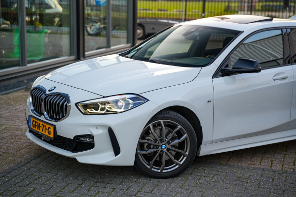 BMW 1-serie 118i Introduction Edition M Pakket Panodak Leer DAB+ Navigatie Stoel Stuurverw.