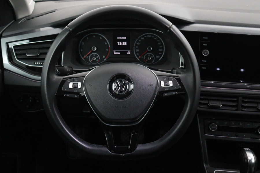 Volkswagen Polo 1.0 TSI Highline Automaat (NAVI, CLIMA, CARPLAY, PARKEERSENSOREN, STUURBEDIENING, 1e EIGENAAR, GOED ONDERHOUDEN)