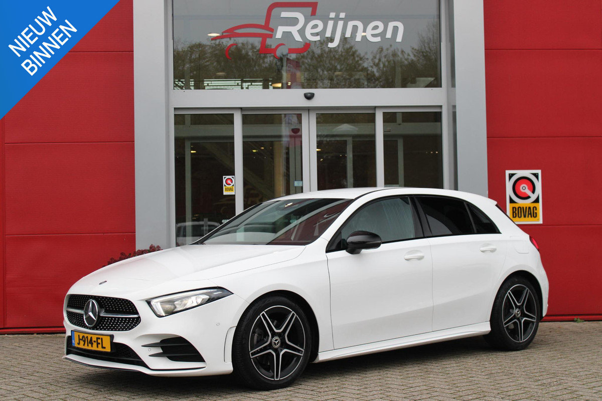 Mercedes-Benz A-Klasse 180 136PK AUTOMAAT BUSINESS SOLUTION AMG | SFEER VERLICHTING | NAVIGATIE | NIGHT PAKKET | 18" LICHTMETALEN VELGEN | FULL LED KOPLAMPEN | DAB+ RADIO | STOEL VERWAMING | CLIMATE CONTROL | ACHTERUITRIJ CAMERA | SPORTSTOELEN | VERKEERSLICHTEN HERKENNING |