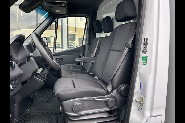 Mercedes-Benz Sprinter 516 CDI Bakwagen / 1000KG Laadklep / MBUX / Camera / Airco / Carplay navigatie