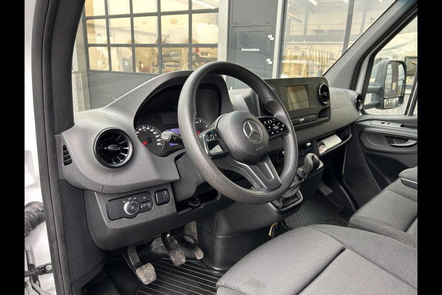 Mercedes-Benz Sprinter 516 CDI Bakwagen / 1000KG Laadklep / MBUX / Camera / Airco / Carplay navigatie