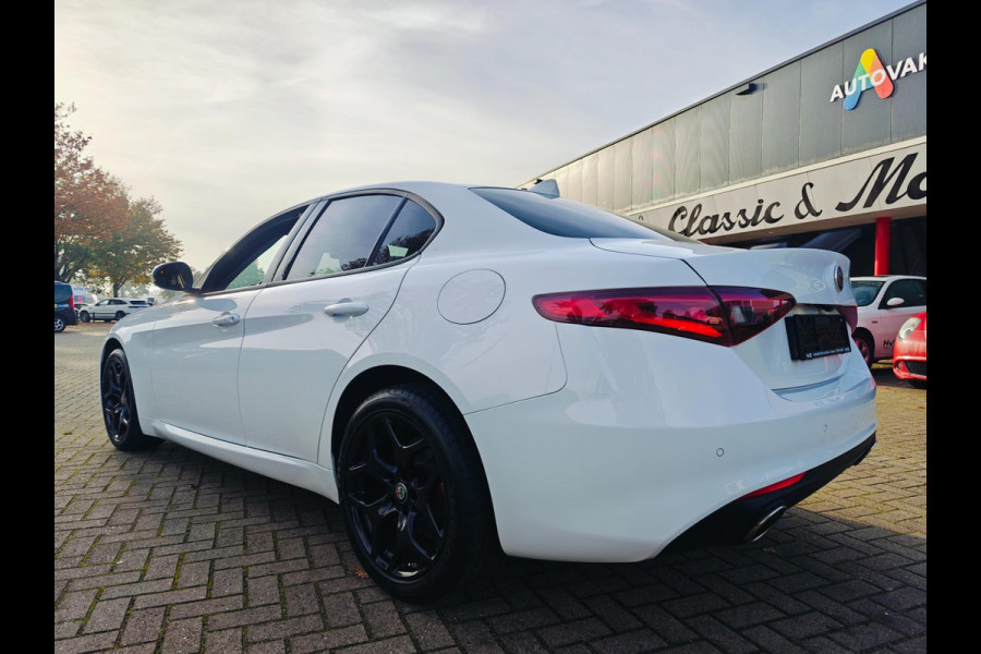 Alfa Romeo Giulia 2.0T Super